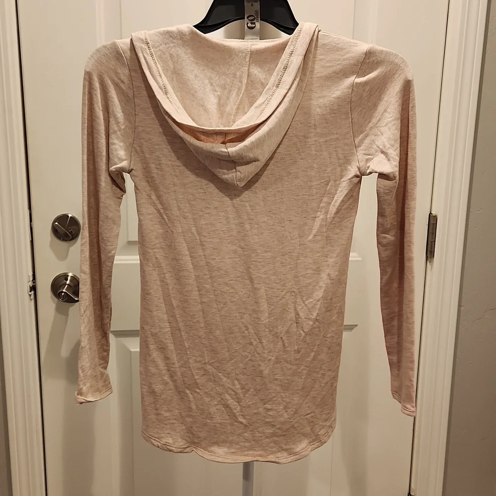 NWOT- Go Couture Soft Hooded Top - Picture 4 of 4